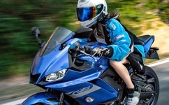 男朋友半夜打开了我的腿